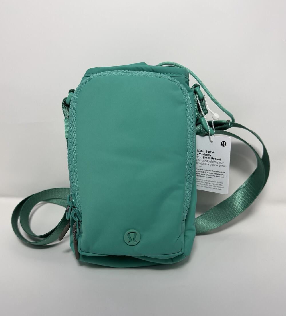 NWT Lululemon Water Bottle Crossbody with Front Pocket in Paradise Green (Rare)